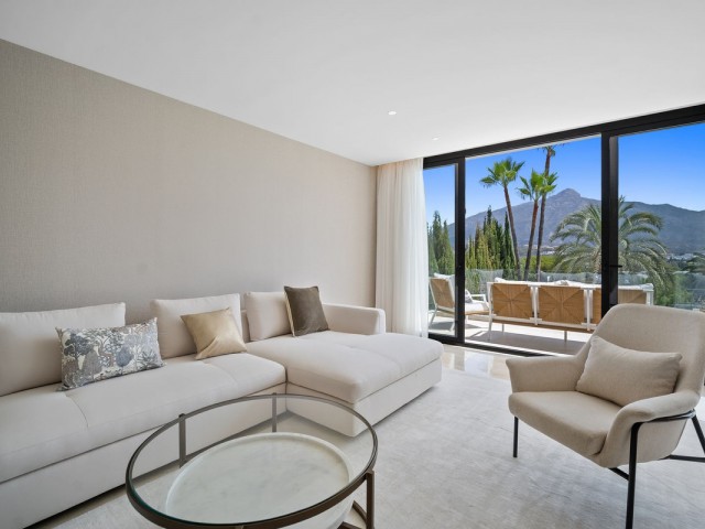 Villa avec 5 Chambres  à Nueva Andalucía