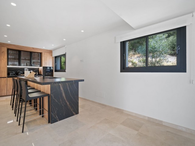 Villa avec 5 Chambres  à Nueva Andalucía