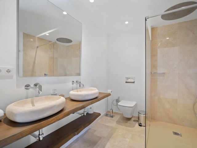 Villa avec 5 Chambres  à Nueva Andalucía