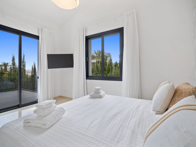 Villa avec 5 Chambres  à Nueva Andalucía