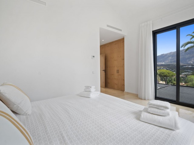 Villa avec 5 Chambres  à Nueva Andalucía