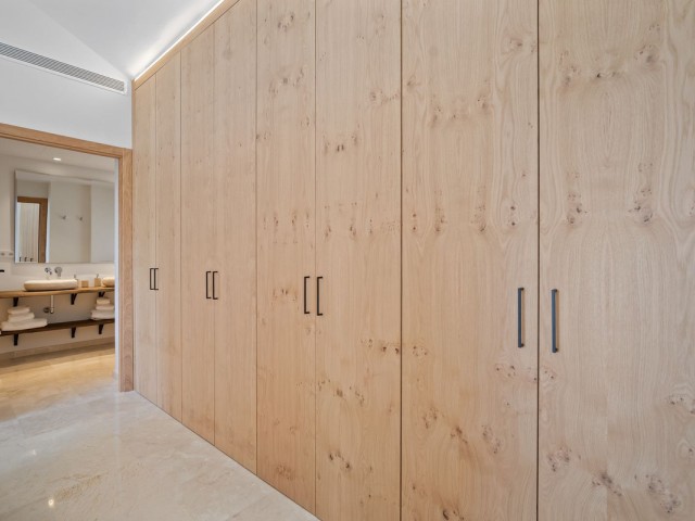 Villa avec 5 Chambres  à Nueva Andalucía