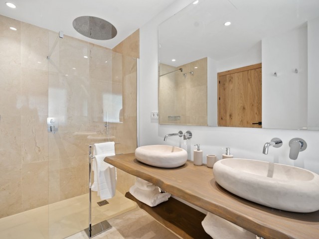 Villa avec 5 Chambres  à Nueva Andalucía