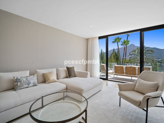 Villa con 5 Dormitorios  en Nueva Andalucía