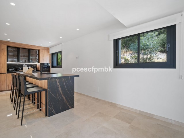 Villa con 5 Dormitorios  en Nueva Andalucía