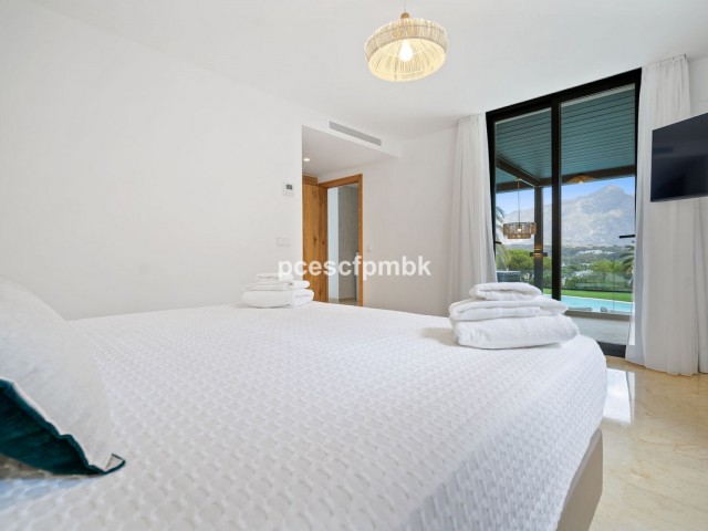 Villa con 5 Dormitorios  en Nueva Andalucía