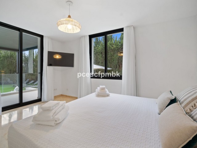 Villa con 5 Dormitorios  en Nueva Andalucía