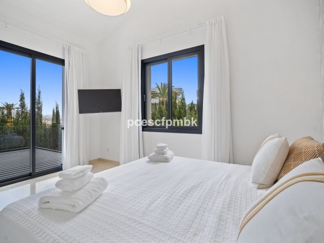 Villa con 5 Dormitorios  en Nueva Andalucía