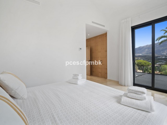 Villa con 5 Dormitorios  en Nueva Andalucía