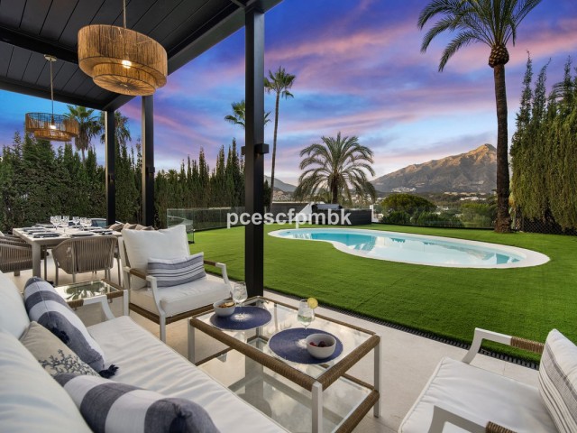 Villa con 5 Dormitorios  en Nueva Andalucía