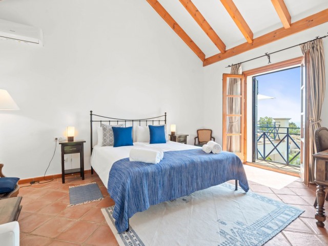 7 Bedrooms Villa in Benahavís