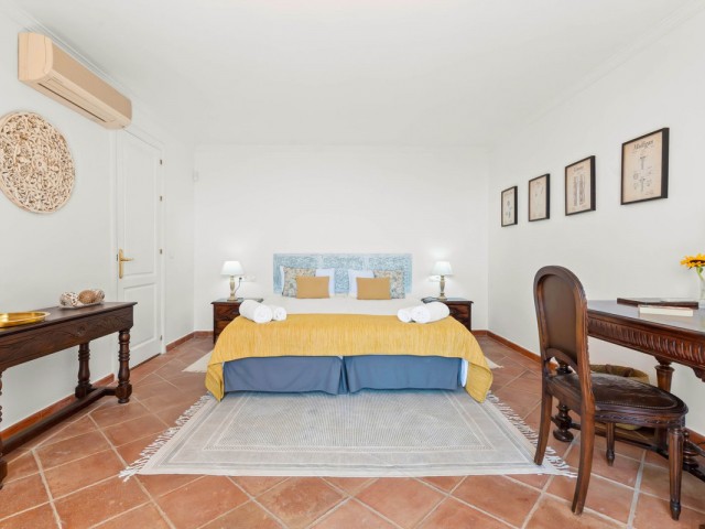 7 Bedrooms Villa in Benahavís