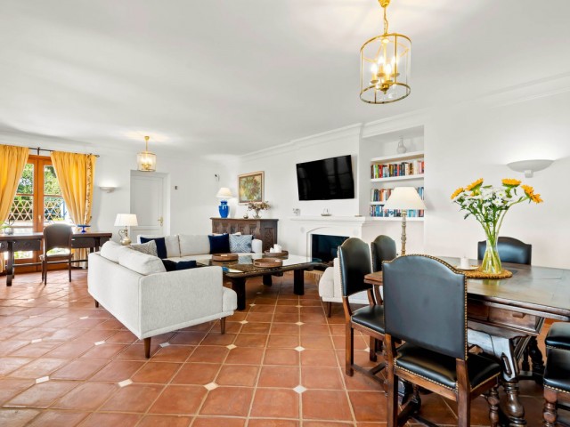 7 Bedrooms Villa in Benahavís