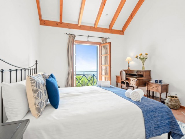 7 Bedrooms Villa in Benahavís