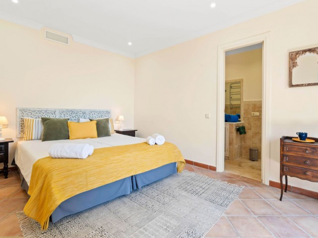 7 Bedrooms Villa in Benahavís