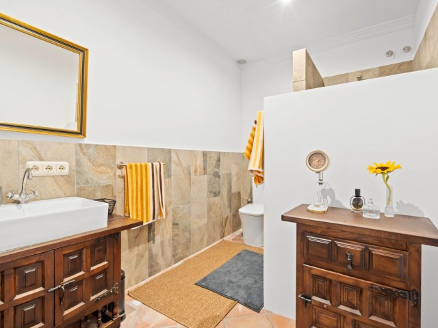 7 Bedrooms Villa in Benahavís