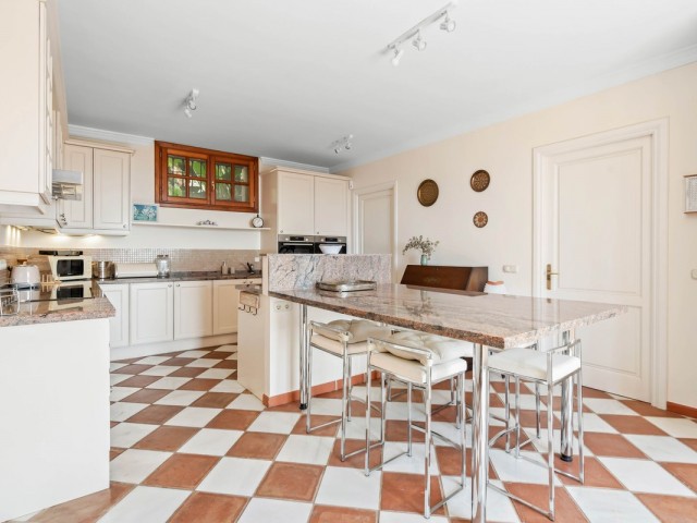 7 Bedrooms Villa in Benahavís