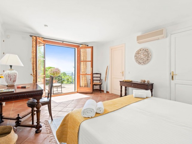 7 Bedrooms Villa in Benahavís