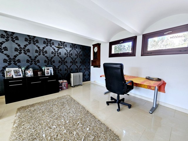 6 Soveroms Villa i Estepona