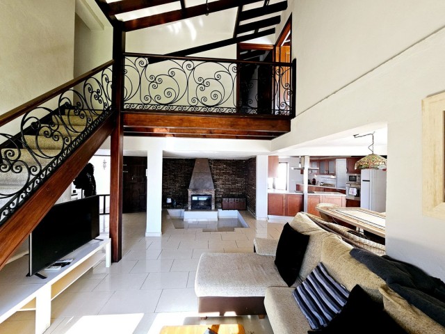 6 Soveroms Villa i Estepona