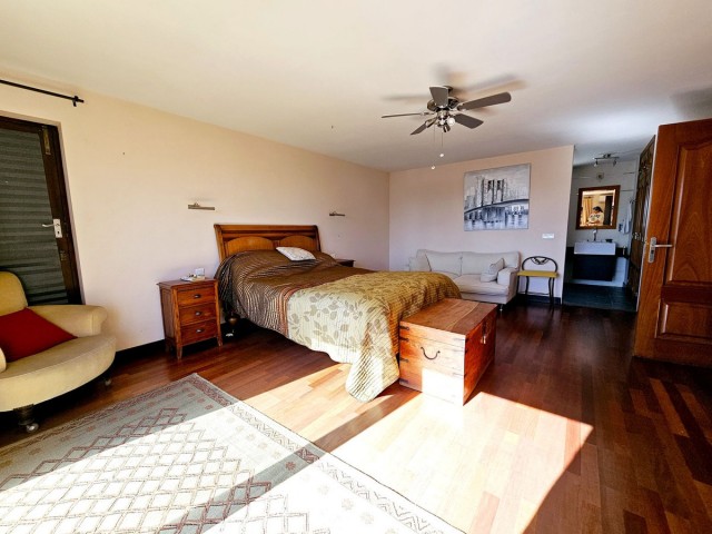 6 Soveroms Villa i Estepona