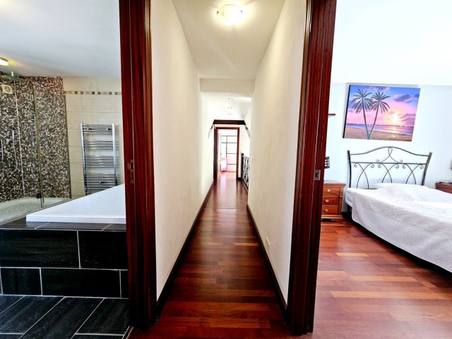 6 Soveroms Villa i Estepona