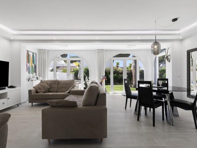 3 Bedrooms Villa in Estepona