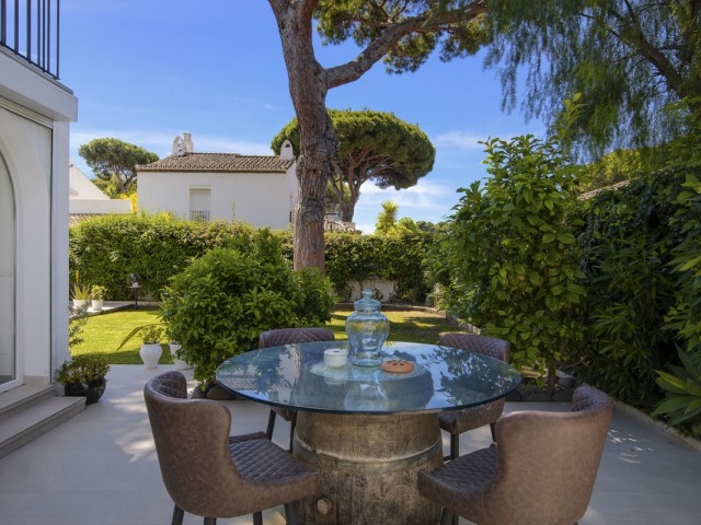 3 Bedrooms Villa in Estepona