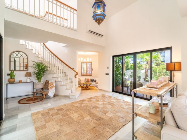 4 Bedrooms Villa in New Golden Mile