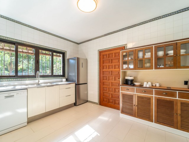 4 Bedrooms Villa in New Golden Mile