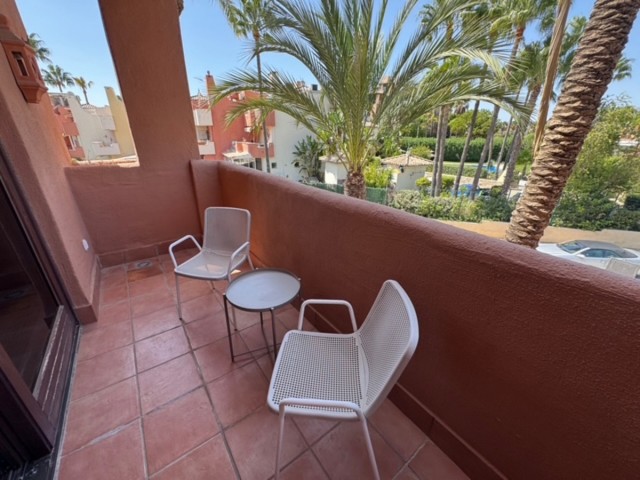 Apartamento con 2 Dormitorios  en Estepona