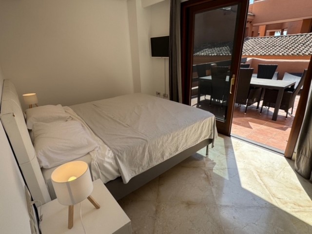 Apartamento con 2 Dormitorios  en Estepona