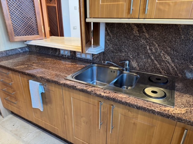 Apartamento con 2 Dormitorios  en Estepona