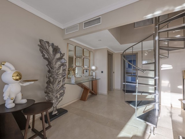 4 Bedrooms Apartment in Puerto Banús