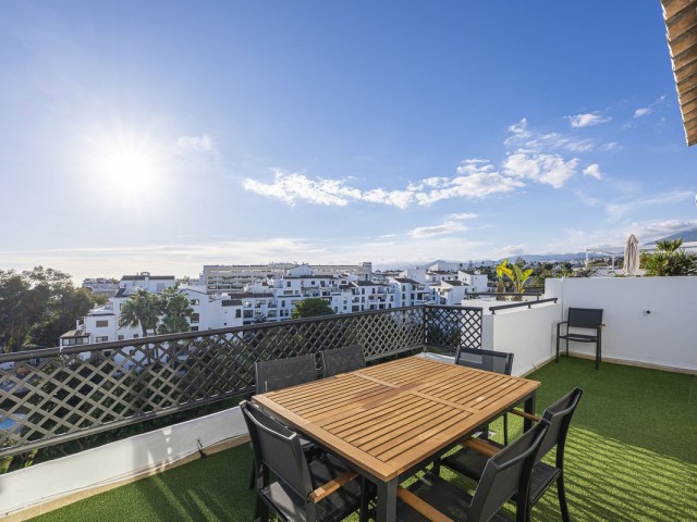 Appartement avec 4 Chambres  à Puerto Banús