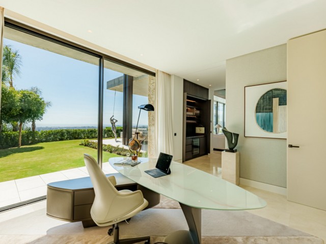 8 Bedrooms Villa in Benahavís