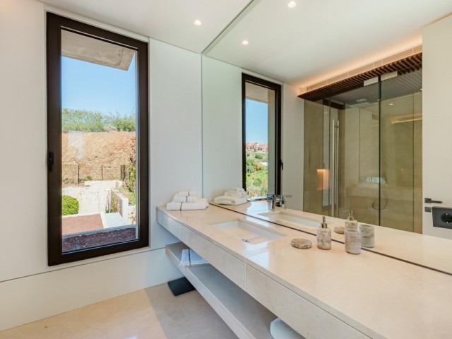 8 Bedrooms Villa in Benahavís