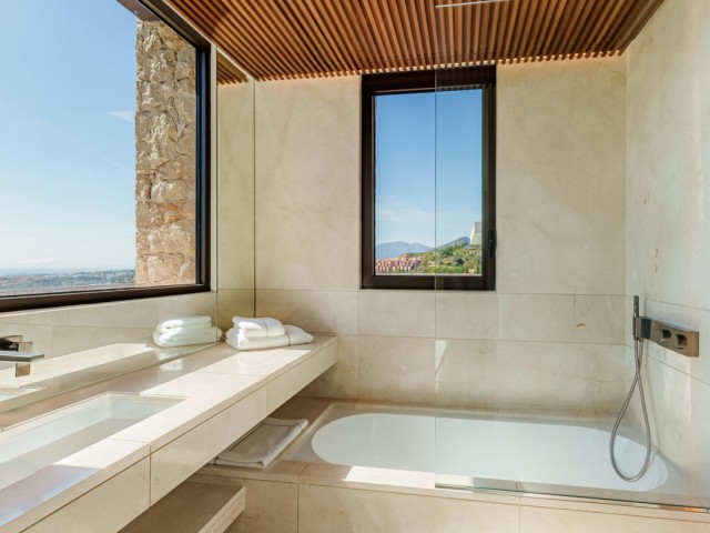 8 Bedrooms Villa in Benahavís