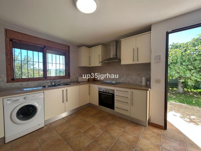 1 Bedrooms Villa in Estepona