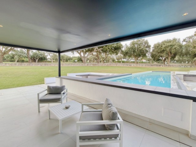 5 Bedrooms Villa in San Roque Club