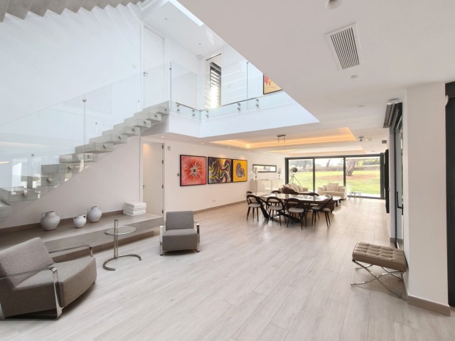 5 Bedrooms Villa in San Roque Club