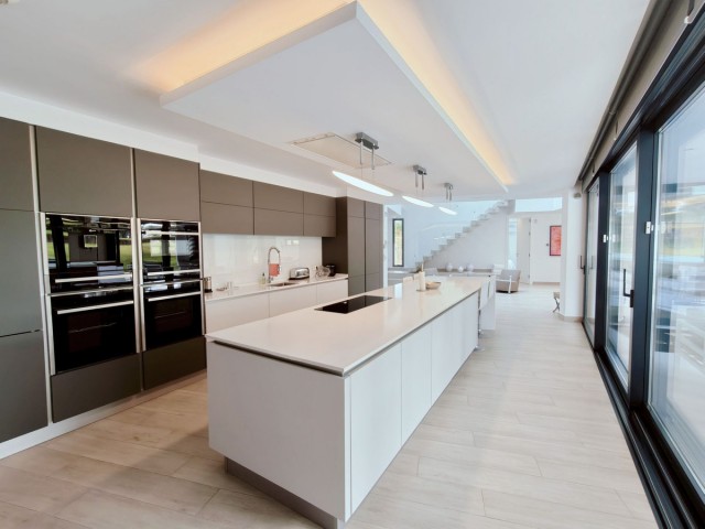 5 Bedrooms Villa in San Roque Club