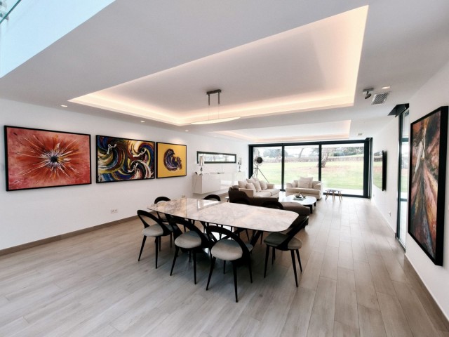 5 Bedrooms Villa in San Roque Club