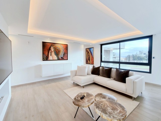 5 Bedrooms Villa in San Roque Club