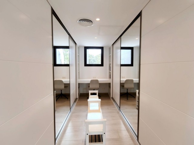 5 Bedrooms Villa in San Roque Club