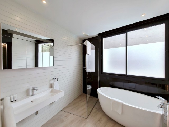 5 Bedrooms Villa in San Roque Club