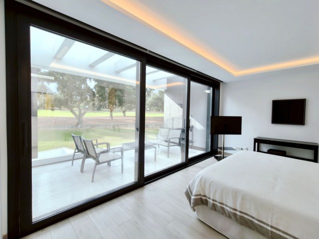 5 Bedrooms Villa in San Roque Club