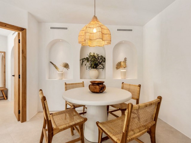 2 Bedrooms Apartment in Elviria