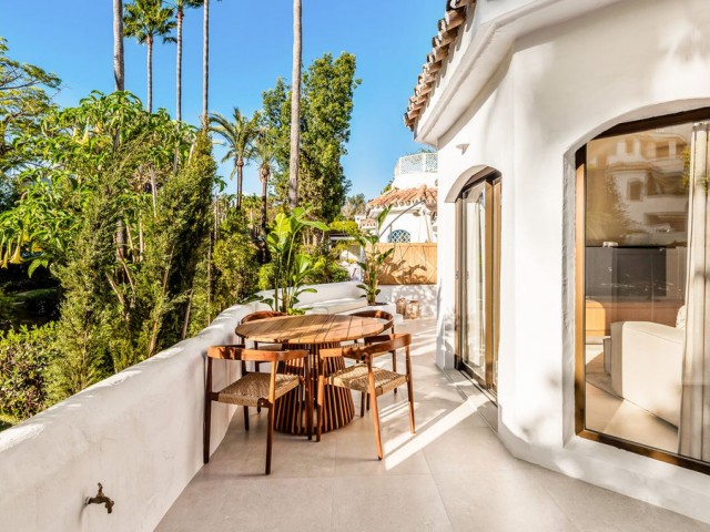 2 Bedrooms Apartment in Elviria