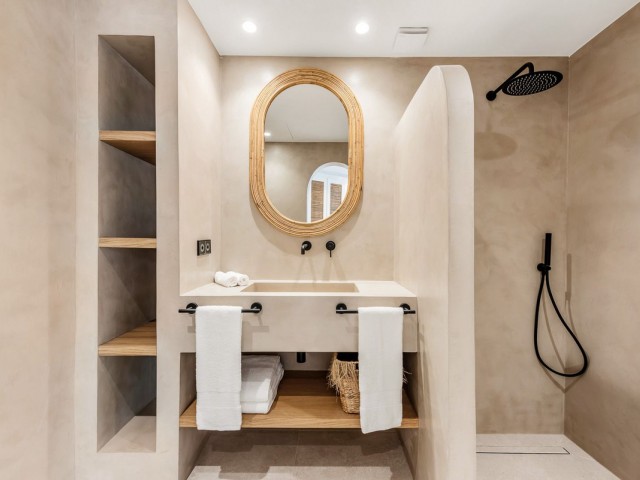 2 Bedrooms Apartment in Elviria